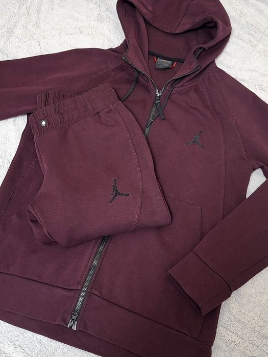 Nike jordan essentials