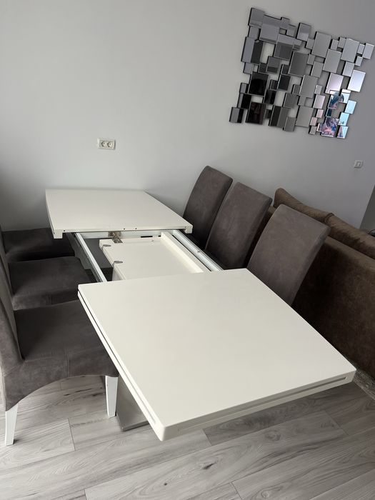 Canapea extensibila si cu loc pentru depozitare.