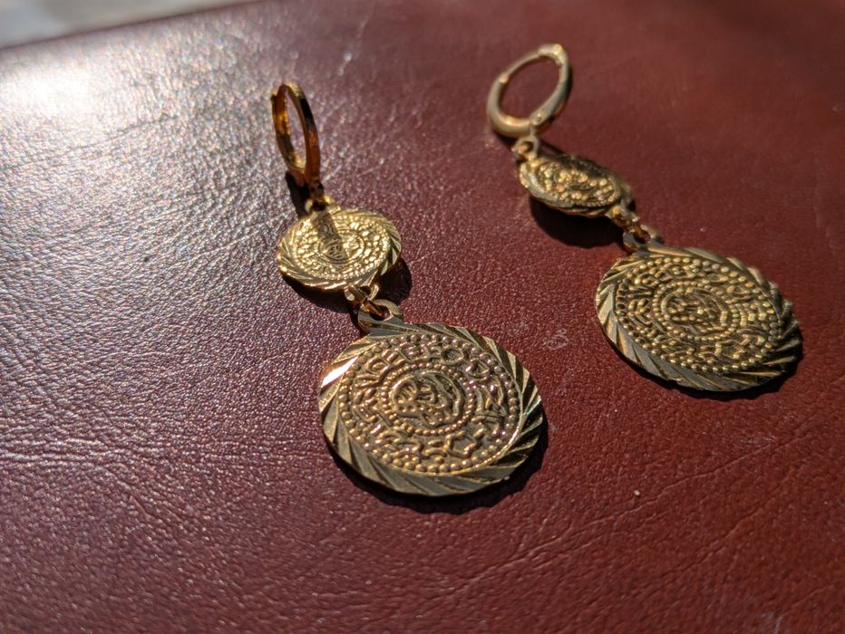 Bijuterii Vintage Gold-Tone: Cercei Monedă Otomană și Brățară Chevron