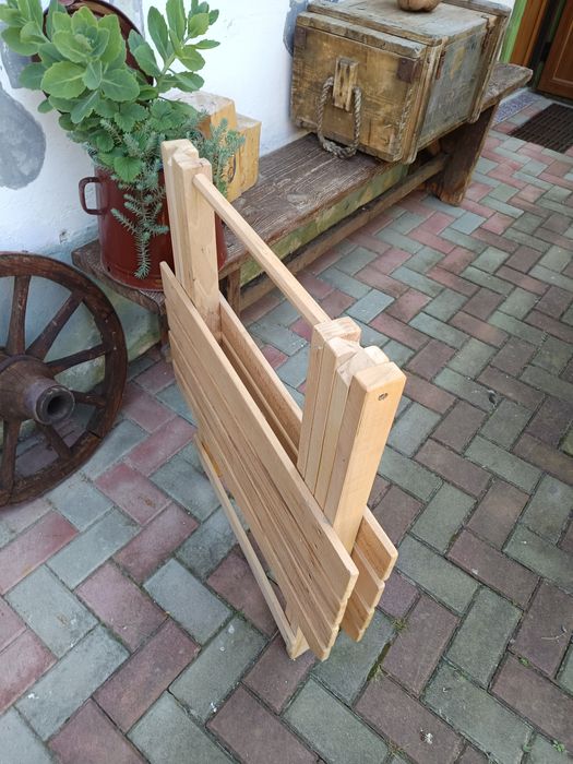 Scaune și masa exterior / terasa