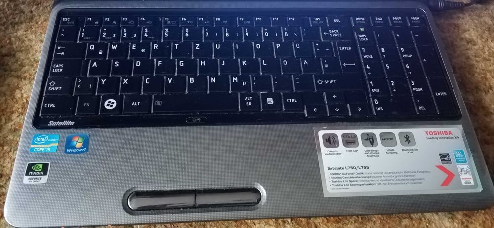 Продавам Лап топ toshiba...