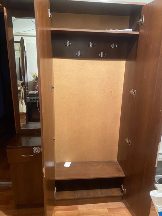 Продам шифоньер прихожая