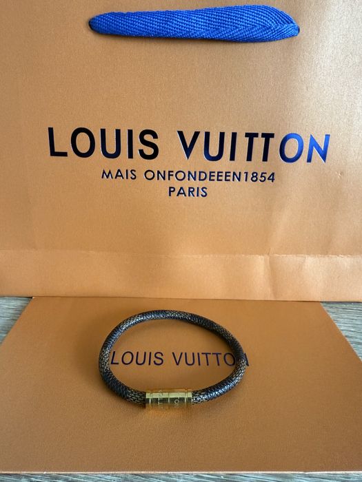 Louis Vuitton гривна