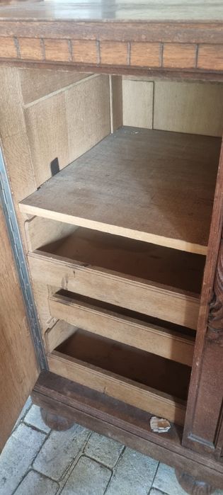 Comoda veche din lemn masiv