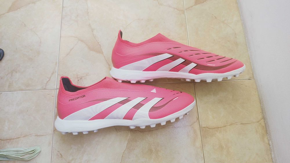 Adidas Predator за изкуствен терен