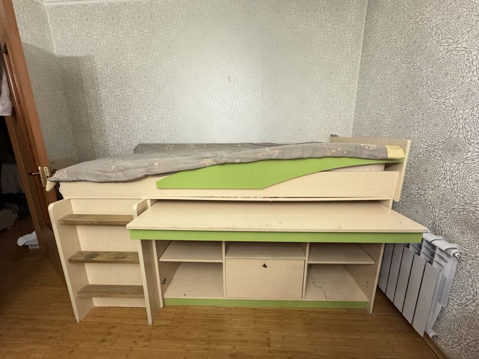 Продам мебель (комплекст для детской)