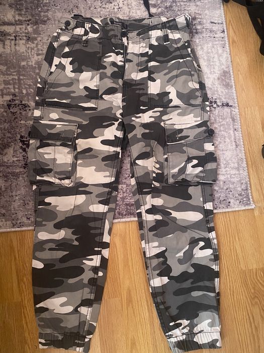 Pantaloni de camuflaj
