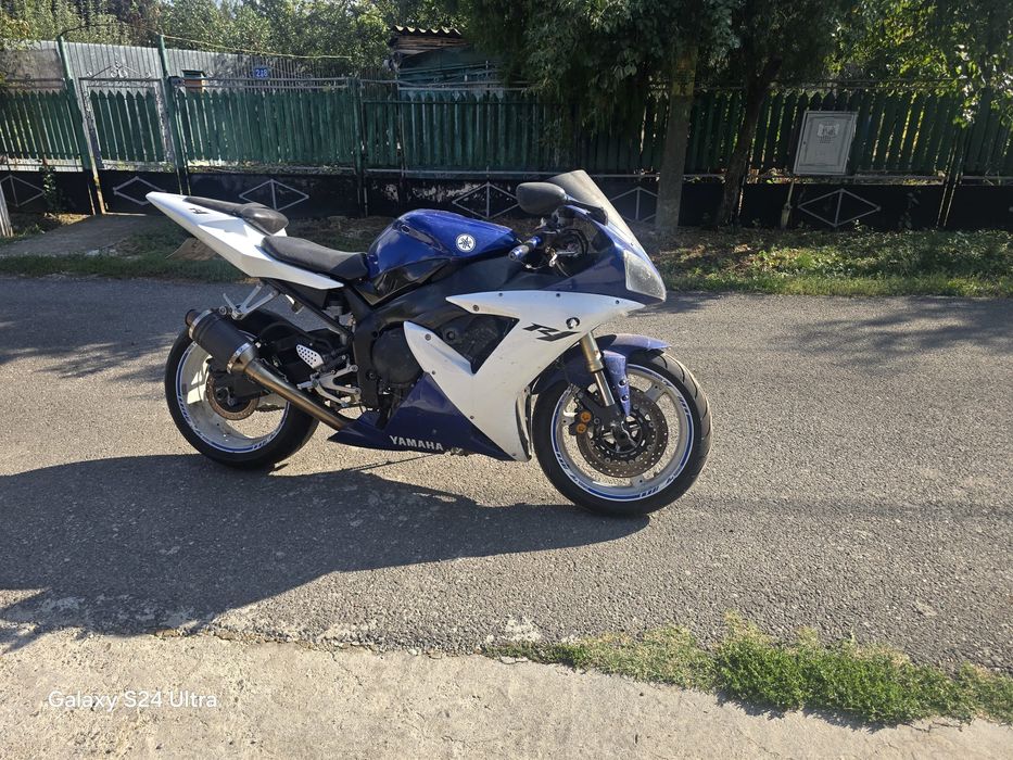 Motocicleta yamaha r1