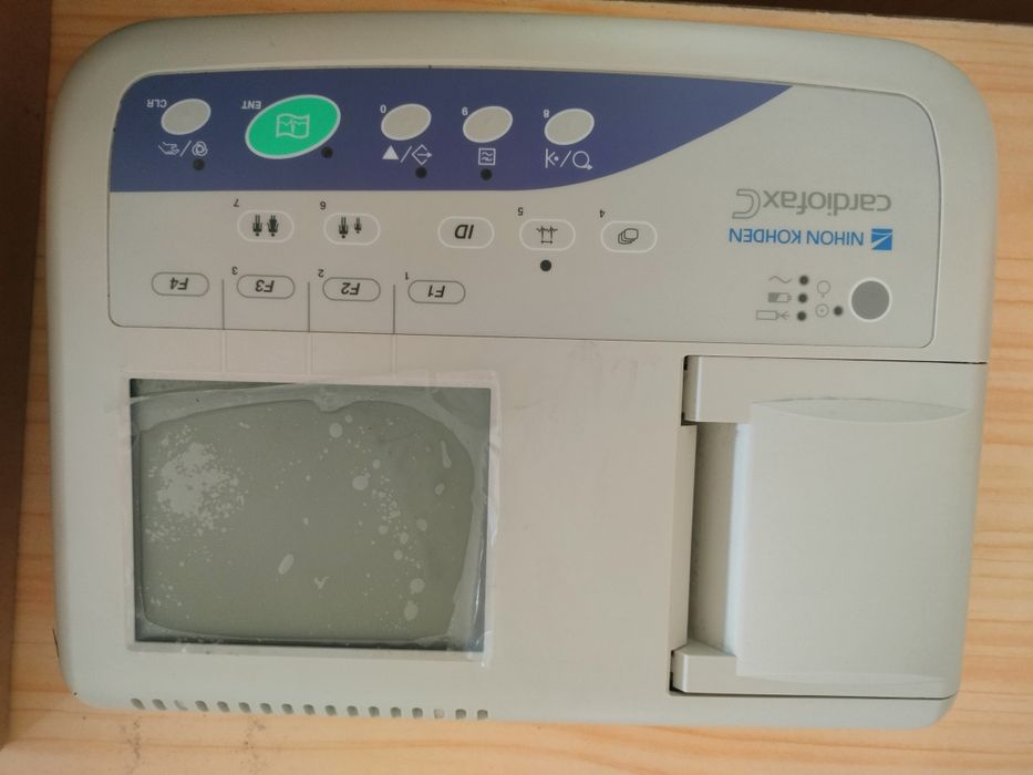 Electrocardiograf Nihon Kohden neutilizat