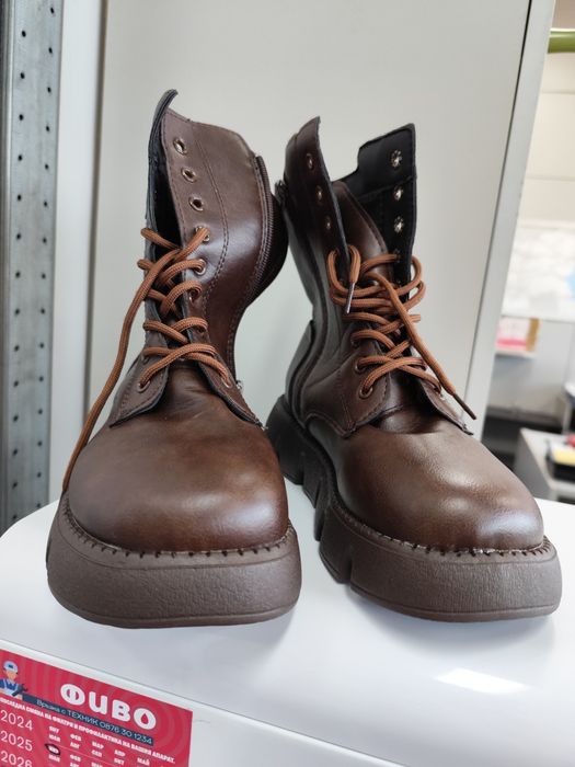 Боти дамски цвят кафяво