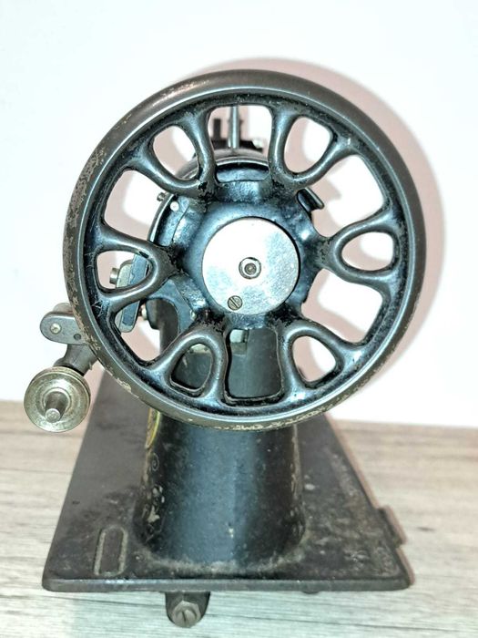 masina cusus singer