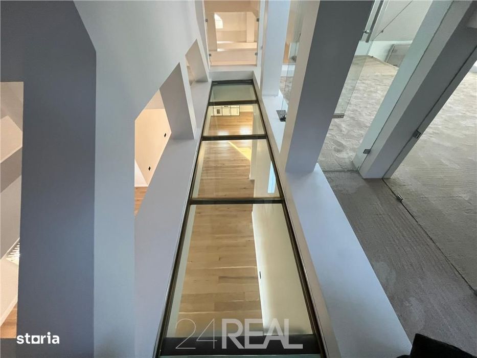 Penthouse in vila, de vanzare - Strada Tokio