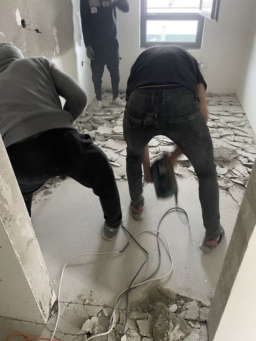 Servicii demolari,spargem beton,sapa,gresie,faianta,moloz