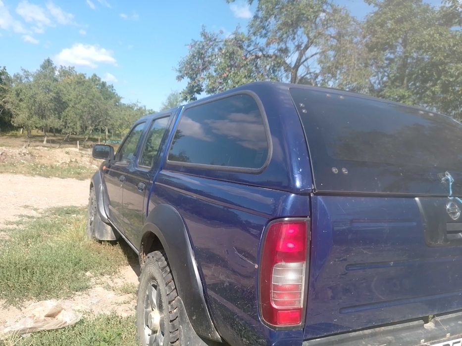 Vând Nissan Navara