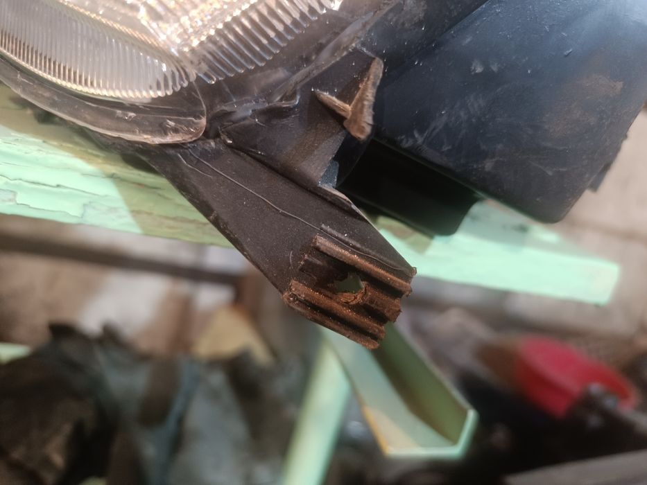 Левая фара приора