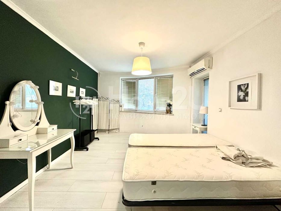 Дава се под наем Тристаен апартамент в София, Лозенец - 115 кв.м за 407.49 € - Снимка #7