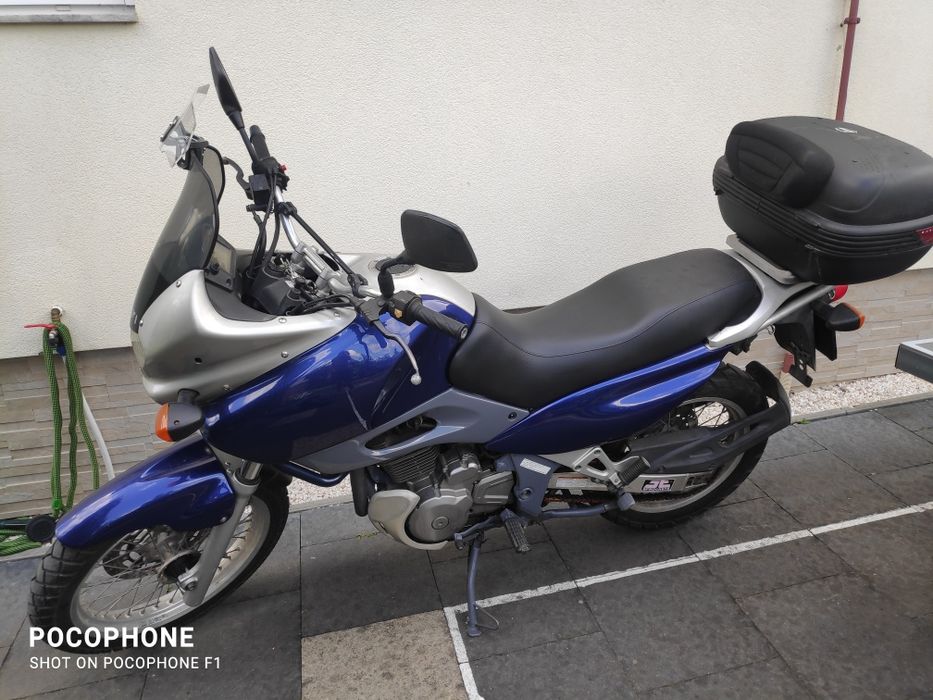 Motocicleta Suzuki Freewind XF 650
