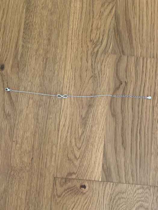 Нежна сребърна гривна