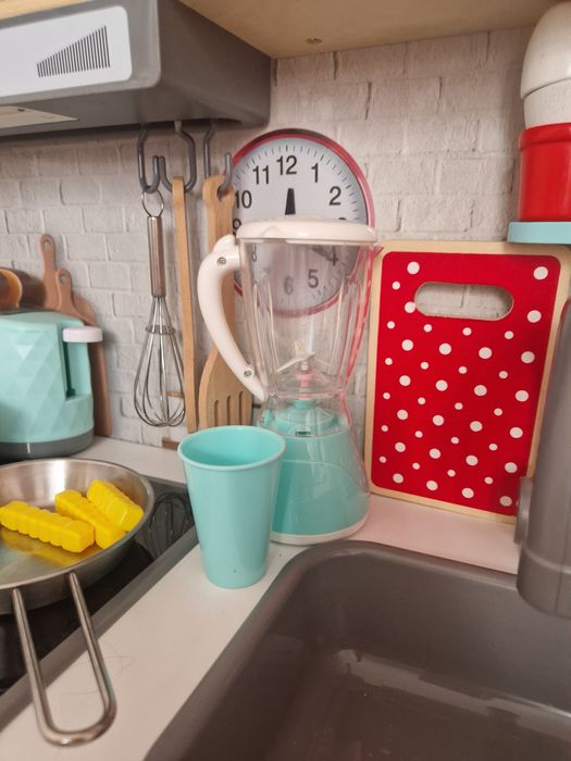 Дървена кухня топ оборудвана