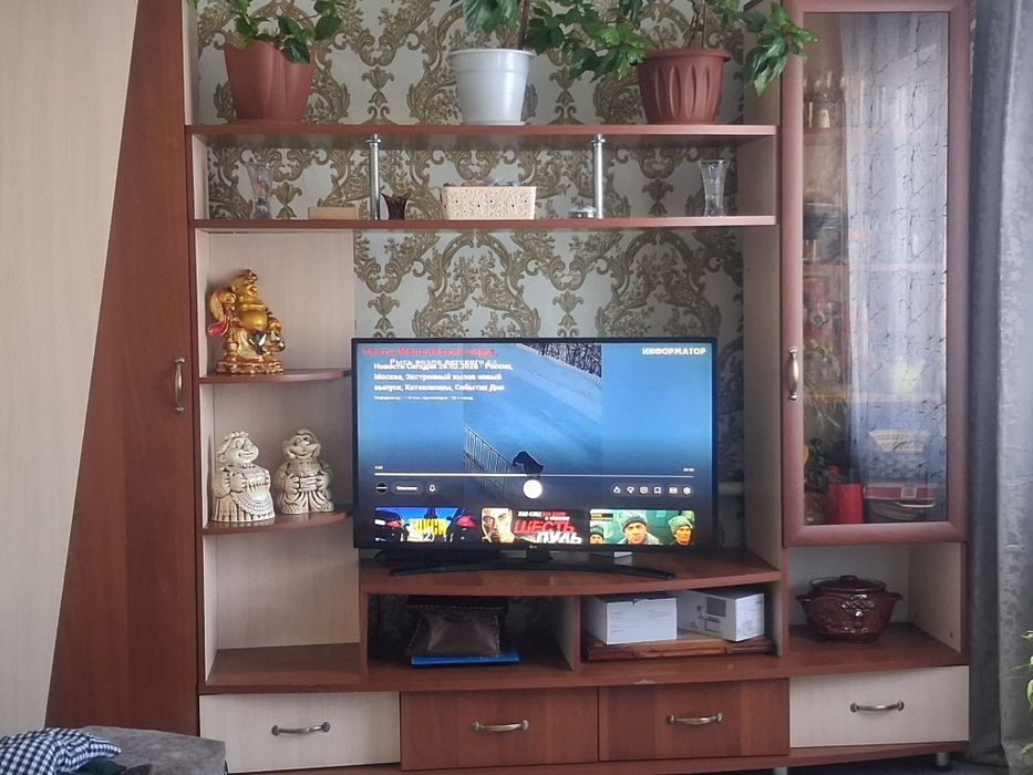 Продам стенку под ТВ