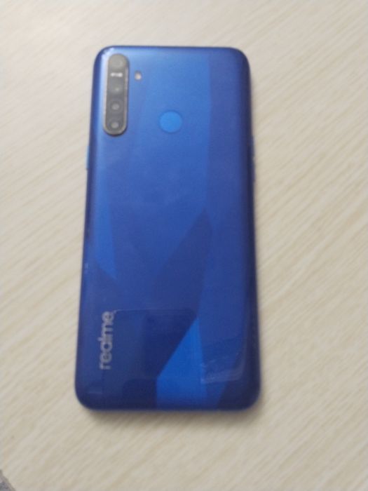 Телефон Realme 5