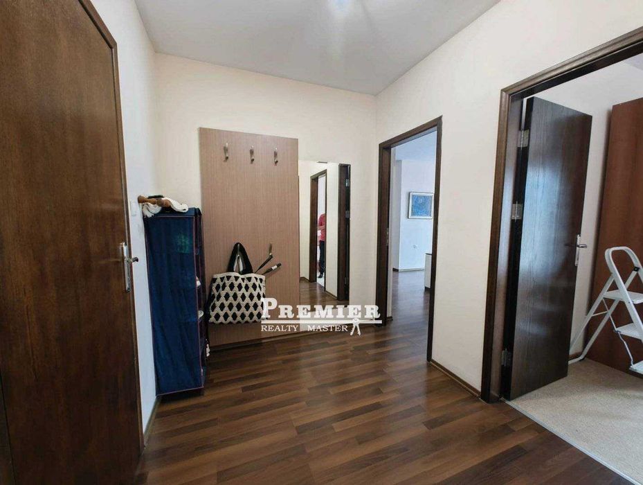 Продава се напълно обзаведен апартамент с две спални в комплекс Menada Villa Bonita