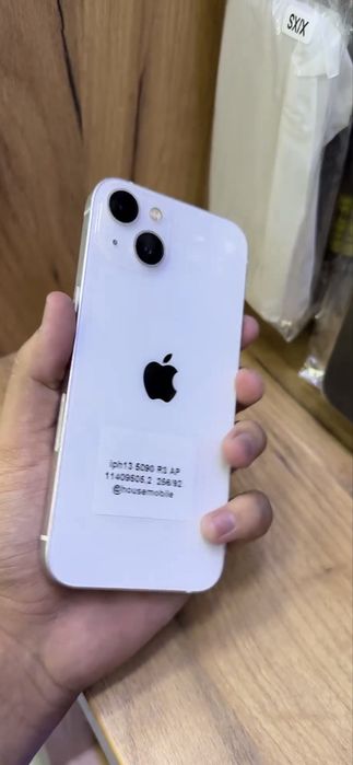 Iphone 13 white.