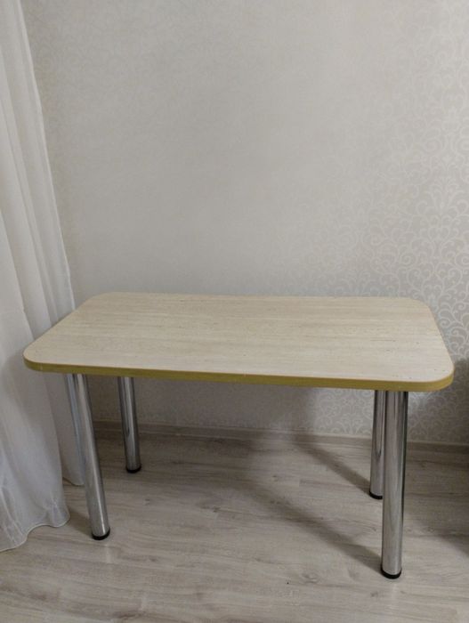 Продам кухонный стол