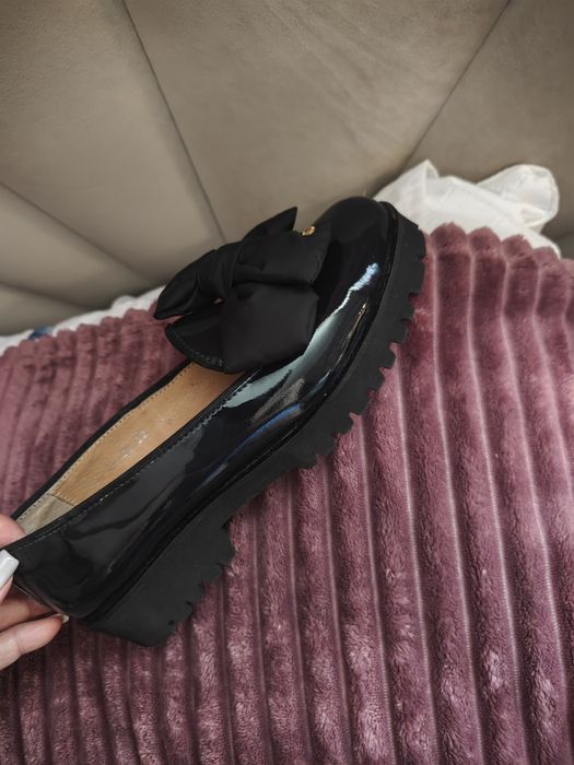 Продам натуральные лоферы новые , кожа