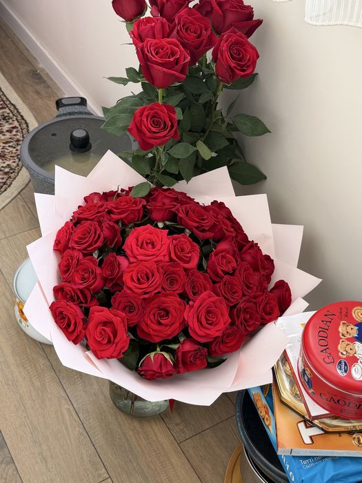 Продам 51 красных роз
