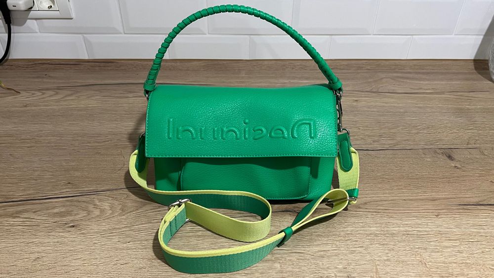 Granta Desigual Verde