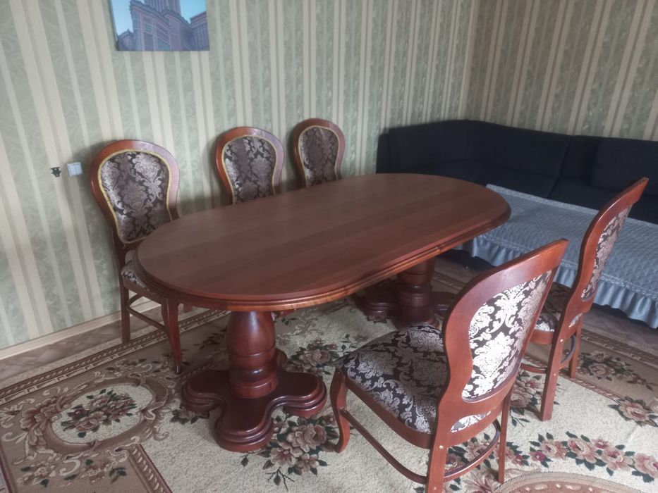 Стол в хорошем состоянии