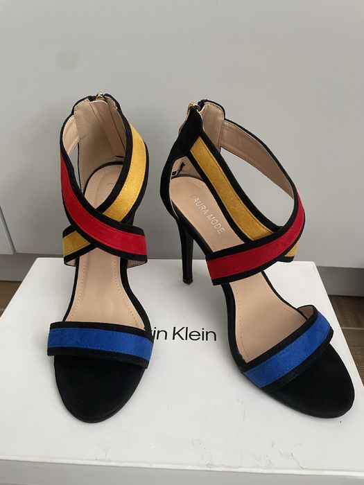 Сандали с ток