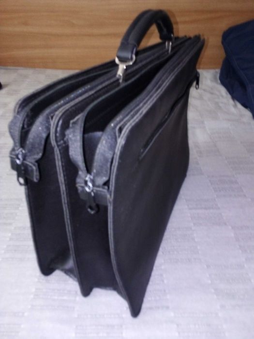 Черна  кожена бизнес чанта