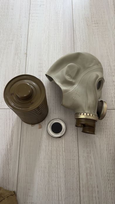 Противогаз почти новый