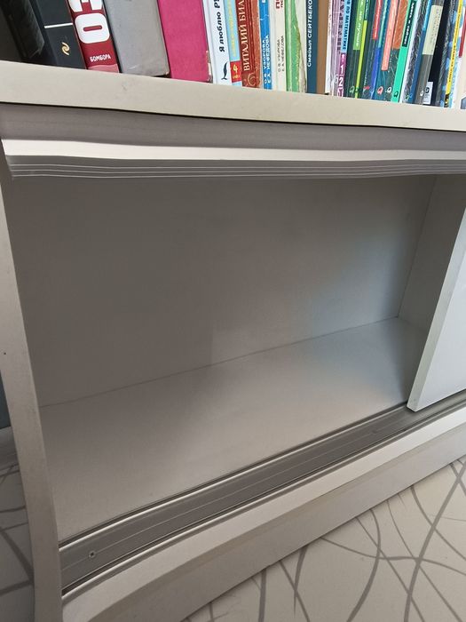 Продается книжный шкаф