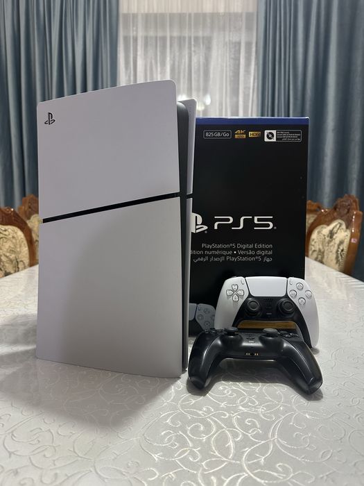 Playstation 5 Slim Digital + 2 Dual Sense Controllers