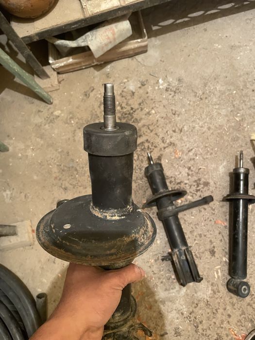 Продам амортизаторы ваз 2115