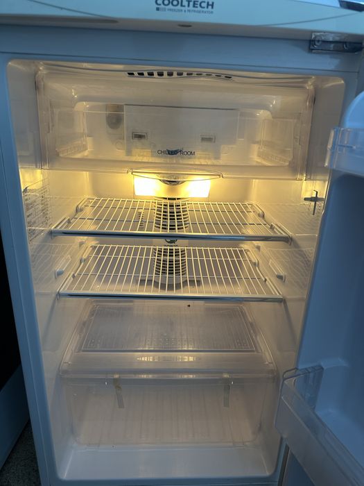 Продается холодильник SAMSUNG очень хорошее состояние