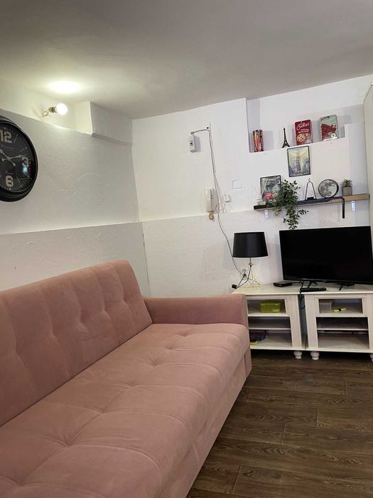Дава се под наем Едностаен апартамент в Варна, Общината - 30 кв.м за 219.3 € - Снимка #1