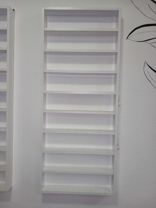 Продаются полочки для лаков