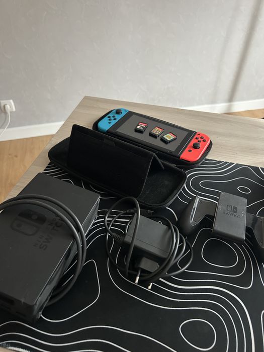 Nintendo 2 с играми.