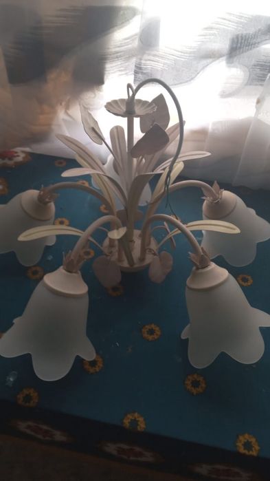 Продам люстру 5 рожковую