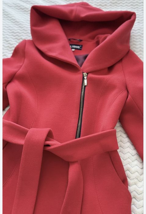 Продам пальто 42 размера