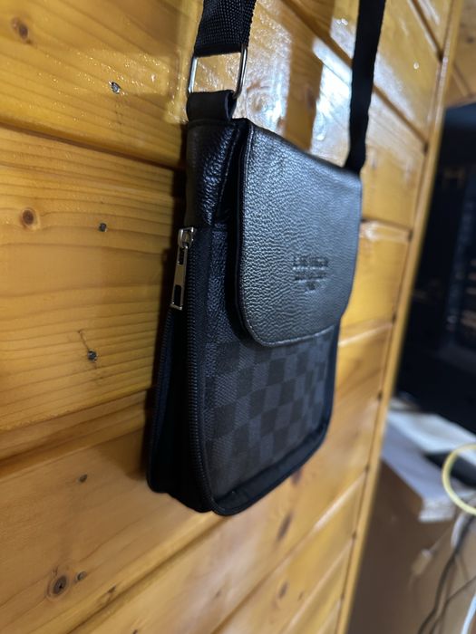Borseta Louis Vuitton de barbati