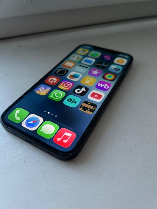 Продам Айфон 12(128) black