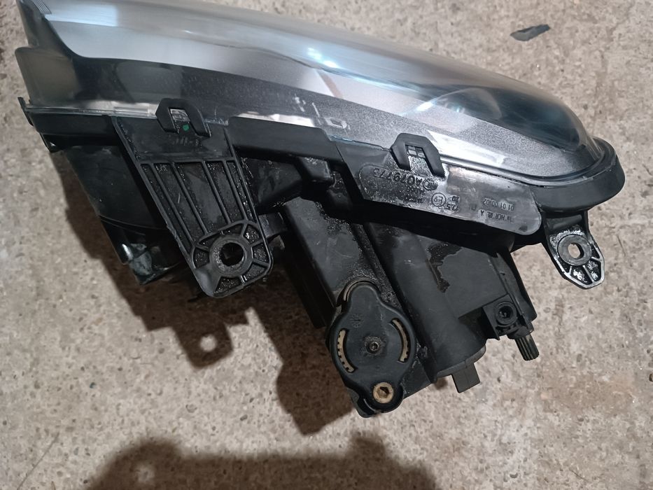 Far Amarok Volkswagen Amarok Far Skoda Octavia3 piese motor 1.6tdi lampa far Volkswagen Amarok lampa far Skoda Octavia3 halogen full xenon piese motor