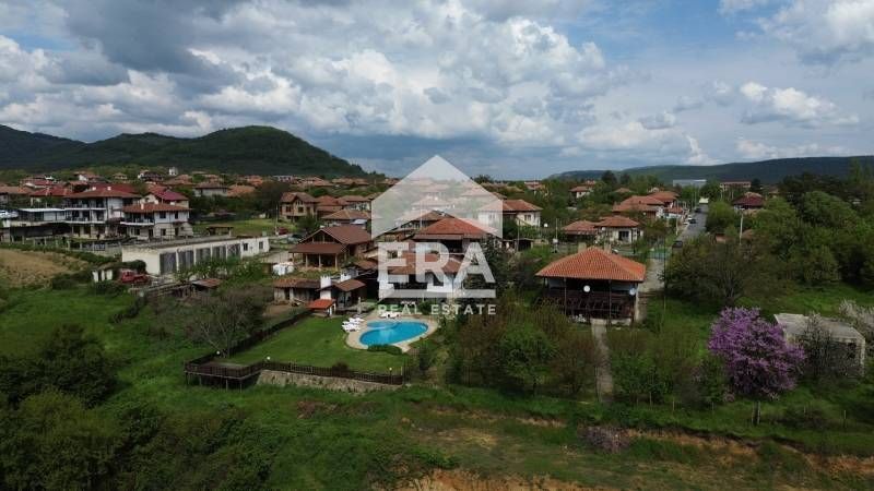 Ексклузивен, голям, терасиран, поземлен имот за продажба, на брега на