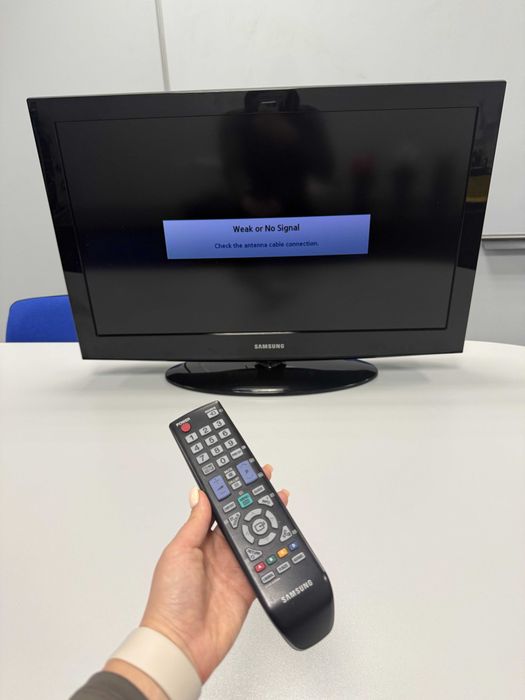 Samsung LE32D403E2W, 32", HD Ready – работещ телевизор с дистанционно