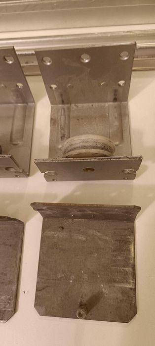 Механизъм за плъзгащи врати на гардероб